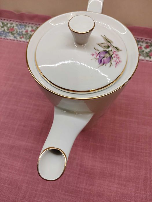 Dzbanek porcelanowy Chodzież z kwiatowym motywem