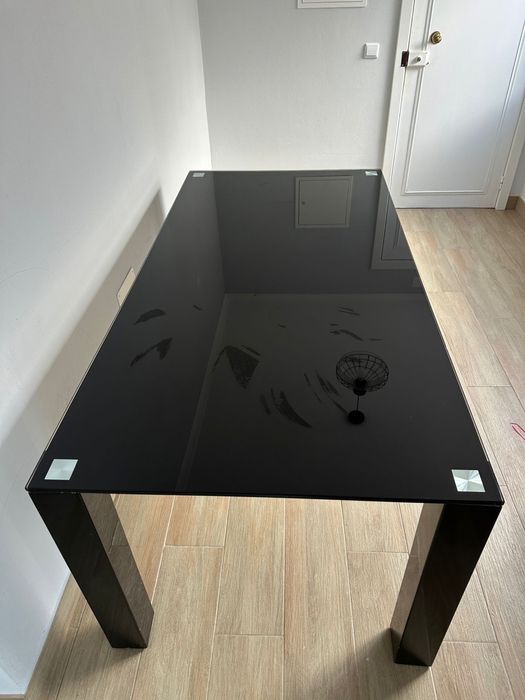 Mesa de jantar em vidro