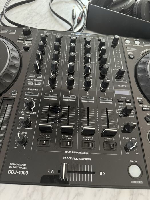 Profesjonalny Zestaw DJ: Kontroler Pioneer DDJ-1000