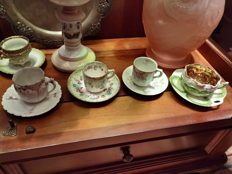 Cinco Chávenas de café antigas