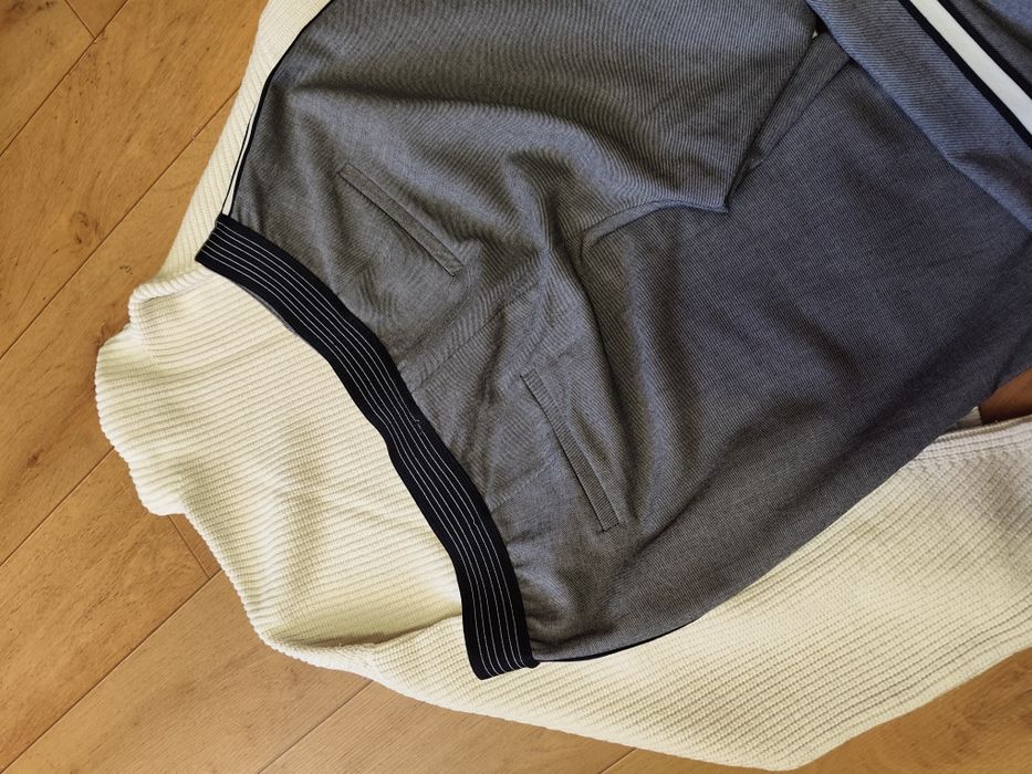 Брюки с лампасами