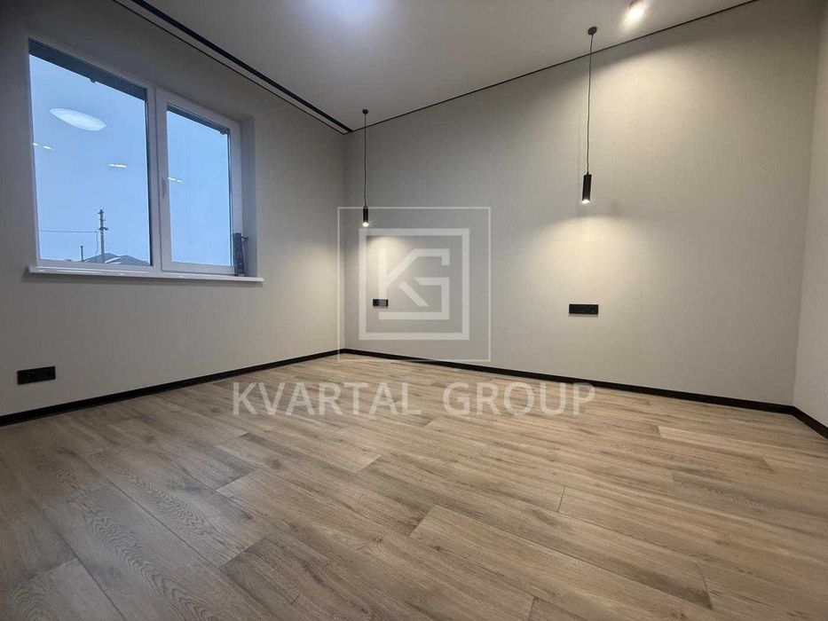 Сучасний будинок 120 м² з ремонтом і ділянкою 12 соток