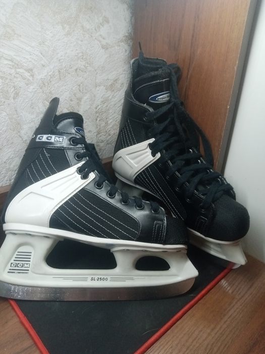 ковзани CCM Super Rapide, Розмір 40-41 EU (Тримач 246 мм)