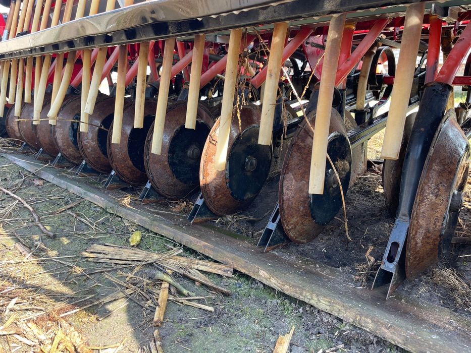 Сівалка дискова причіпна навісна Simulta 2.5 м з міндобривом сошникова