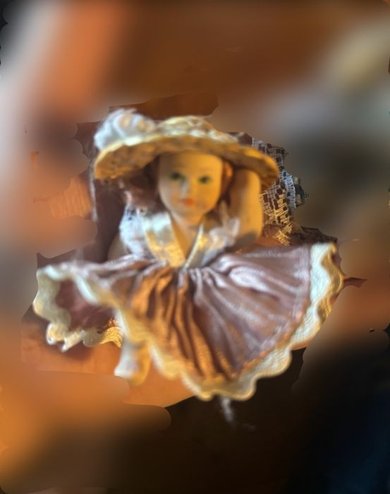 Mini lalka porcelanowa