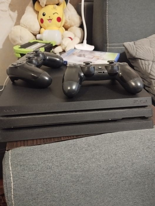 Продам!!! Приставка PS 4 Pro,