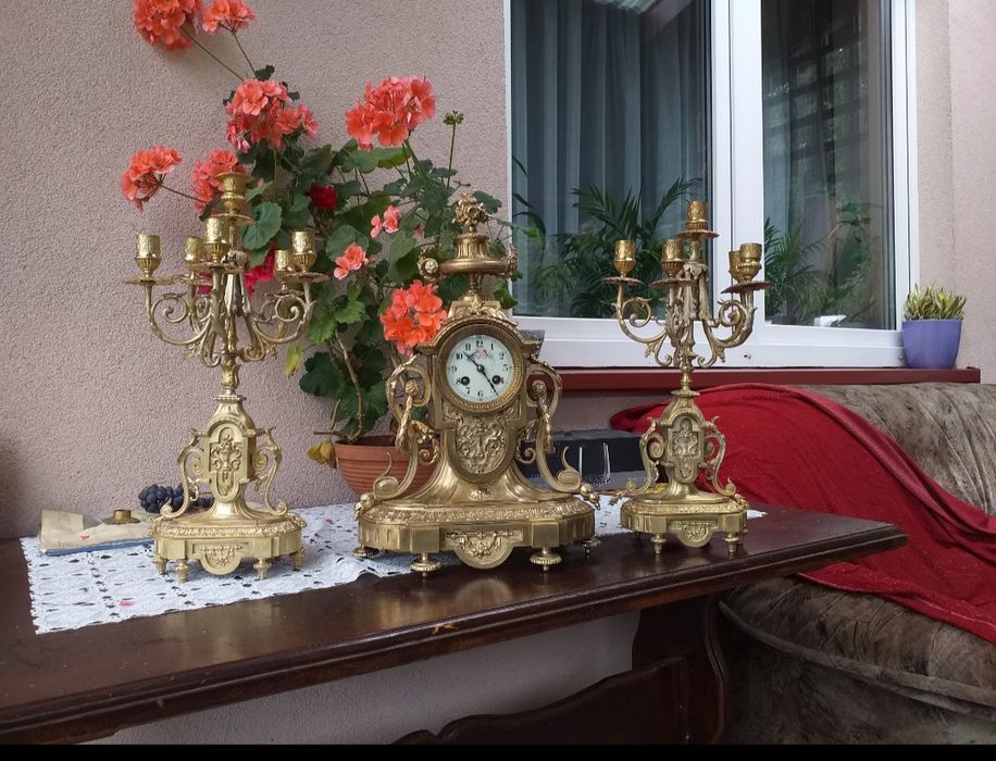 Francuski Zegar kominkowy że świecznikami