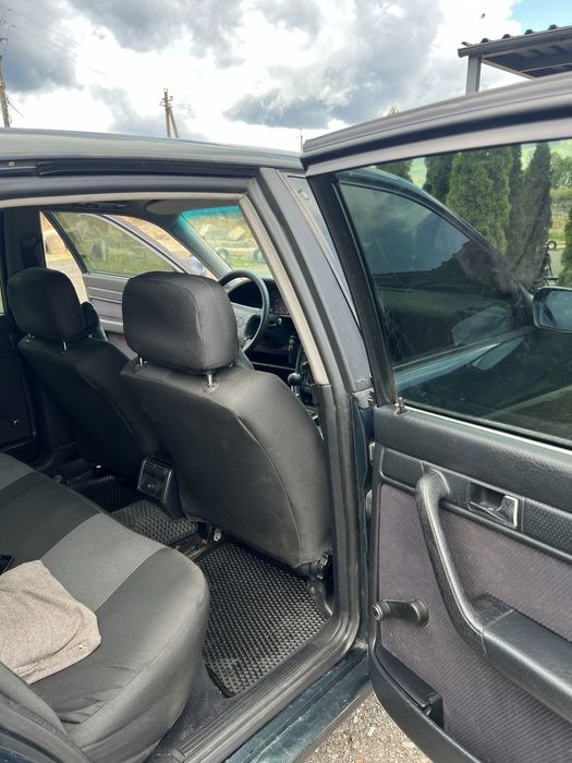 AUDI 100,1993 року