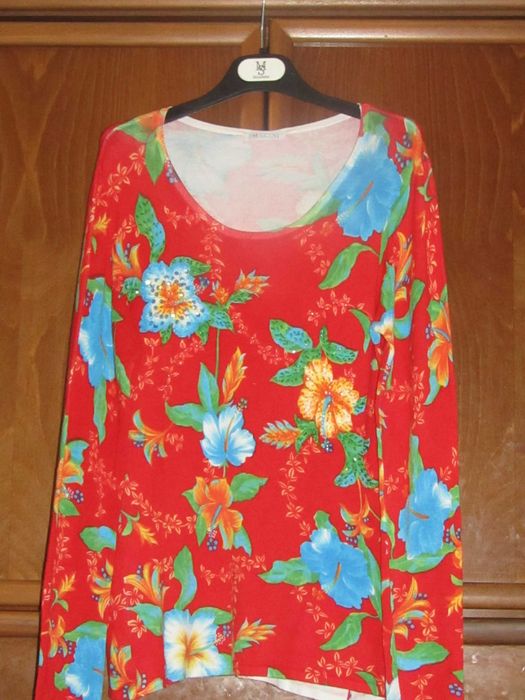 Эффектный яркий свитер ,  джемпер , блузон  .  Большой размер