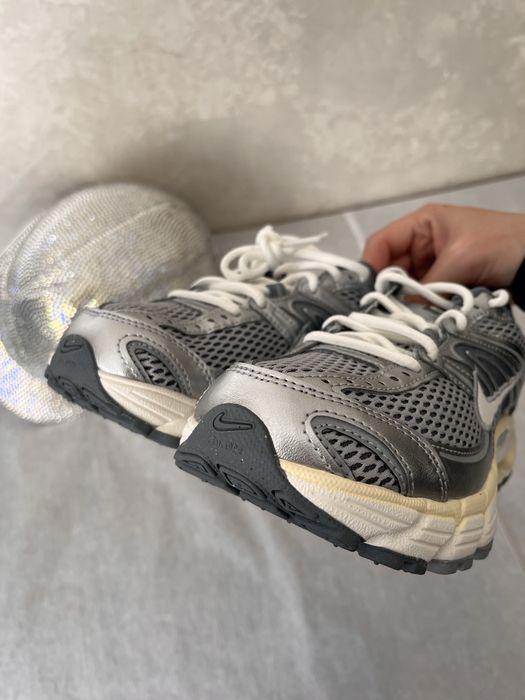 кросівки Nike Air Max Moto 2K Grey/White IQ7592-077