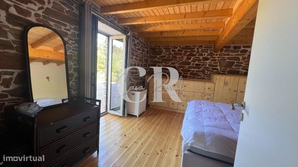 Casa de Pedra Renovada, Ruínas, Riacho, Poços e 15.570m2 de Terreno na