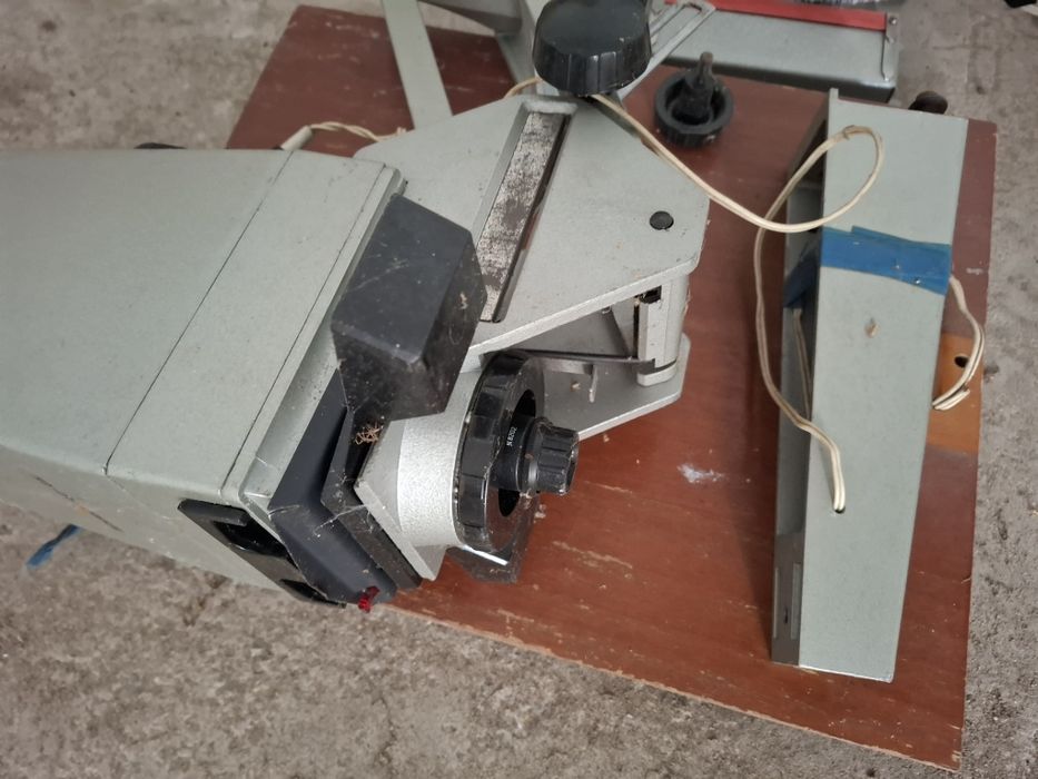 Продам  фото збільшувач  стоїть  без роботи також е 2 фото вспишки.