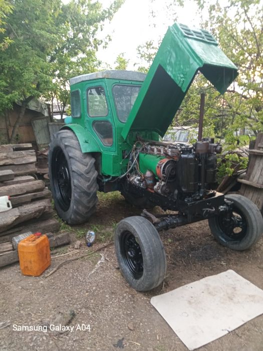 Трактор т40  на ходу в робоче стані