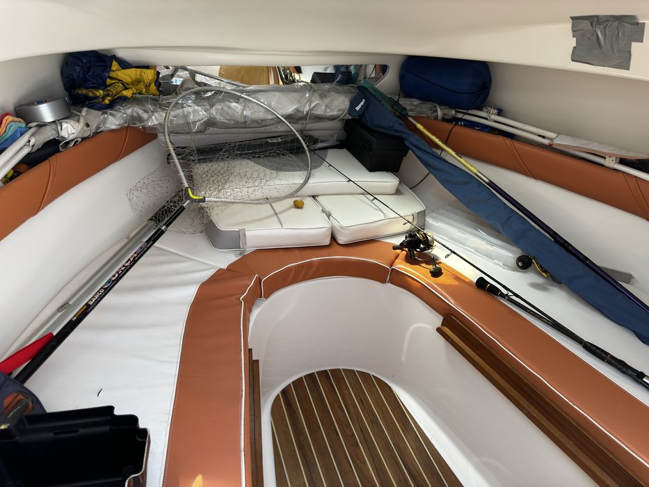 Quiksilver 620 Cruiser, motor Mercury 150hp e motor auxiliar