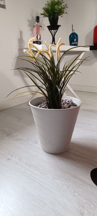 Vaso com planta artificial