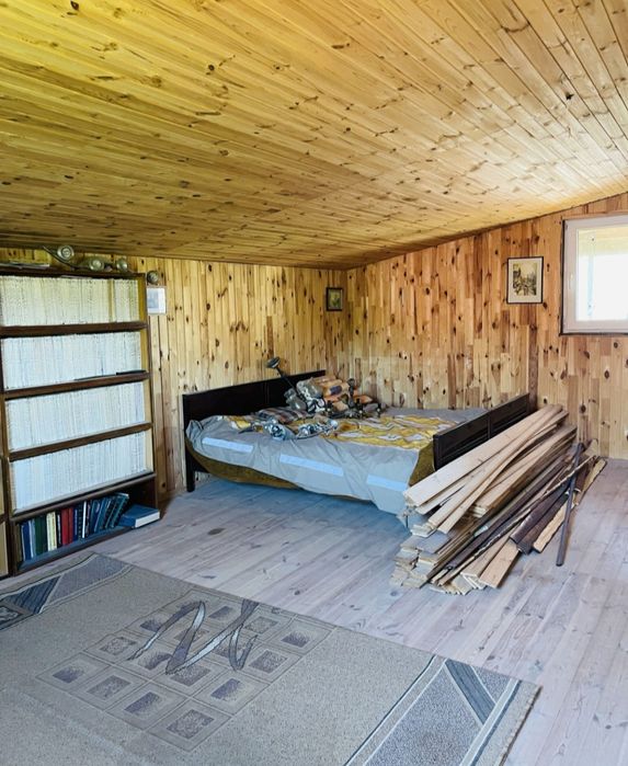 Будинок біля лісу.  Сертифікат, постанови