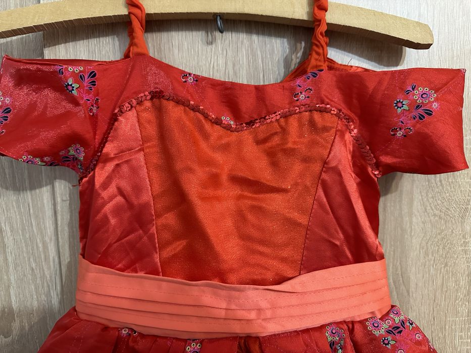 Нарядне червоне плаття на дівчинку 6-7 років, Disney Parks. 116-122см