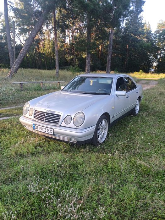 Mercedes Bens E-250
