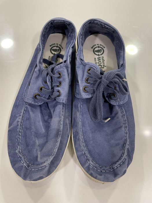Sapatos da marca Natural Wordl