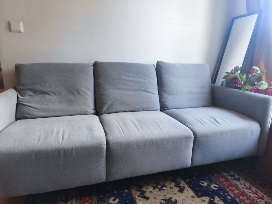Vendo sofá cinzento de 3 lugares