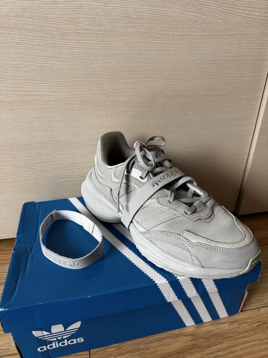 Buty adidas szare