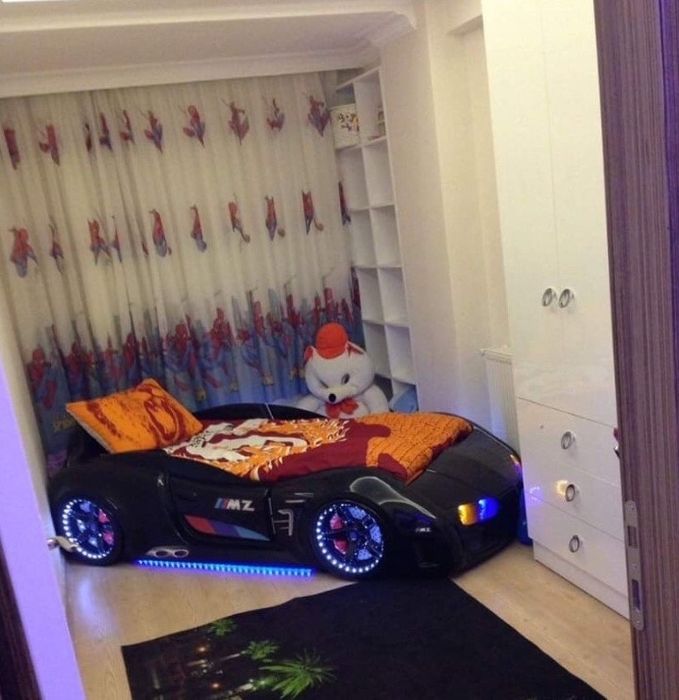 Детская кровать машина.