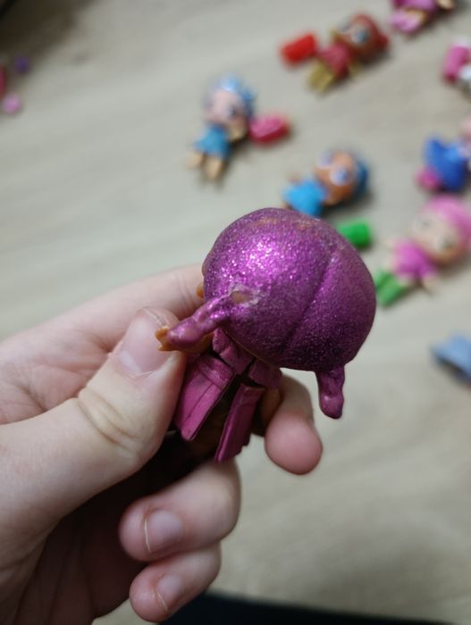 Laleczki imitowanie lalkami lol