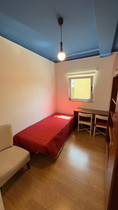 Quartos para Estudantes na Rua do Brasil N.º 302