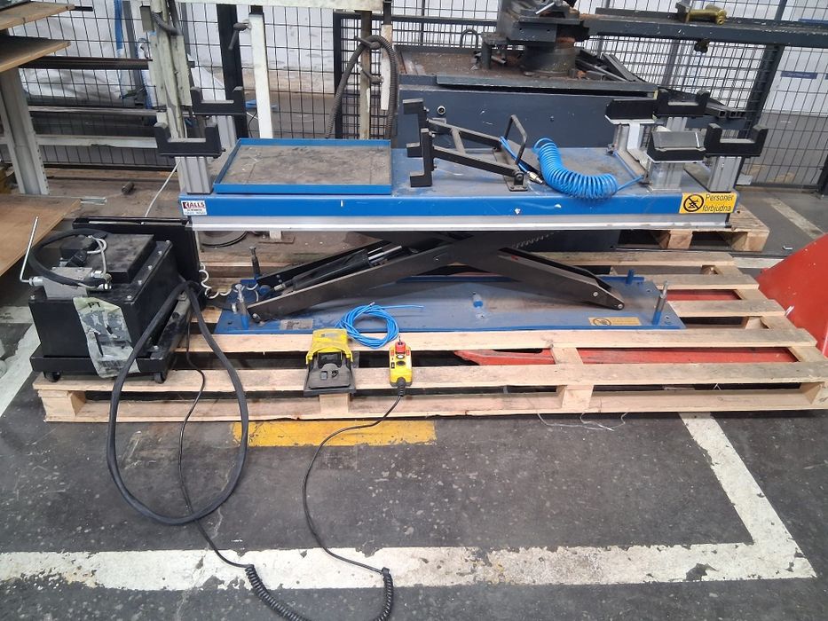 Vendo elevador elétrico a oleo para motas