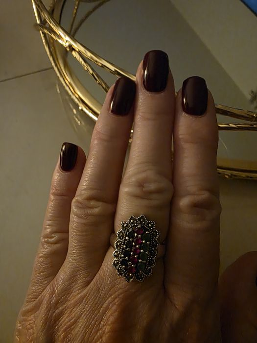 Srebrny pierścionek rubiny szmaragdy szafiry