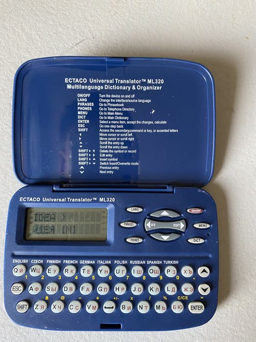 Лот: iPhone 3g; електронний перекладач; навушник.