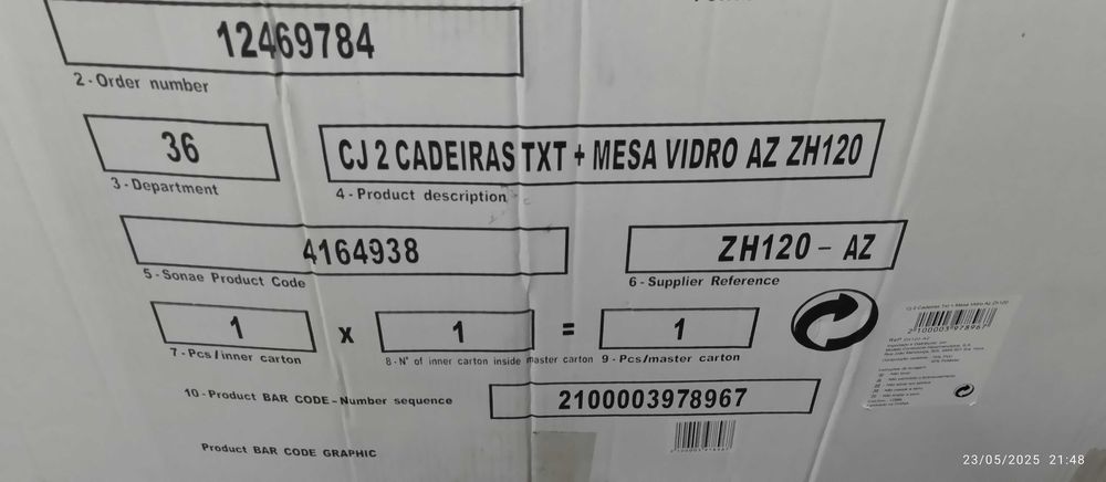 Vendo conjunto mesa e 2 cadeiras
