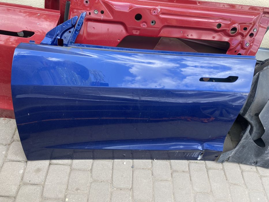 Двері tesla model 3 , model Y