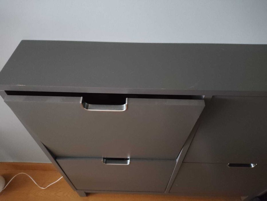 Sapateira moderna cinza – bom estado