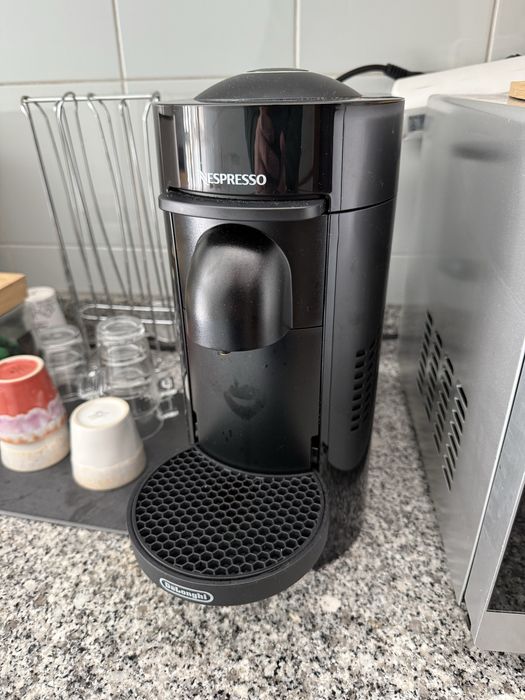 Maquina café Nespresso Vertuo Plus como nova