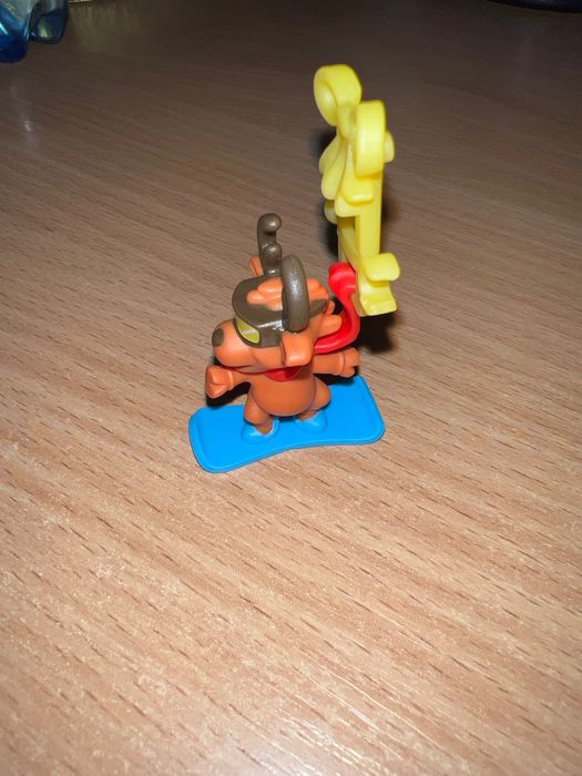 фігурка оленя з новорічного кіндера