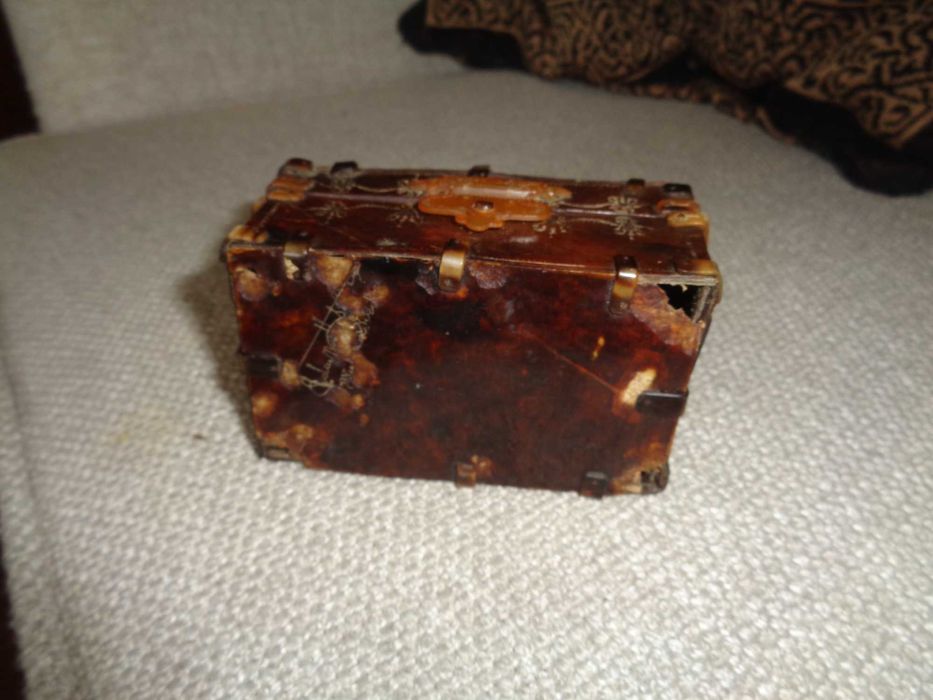 Pequeno Baú em Casco de Tartaruga - Assinada