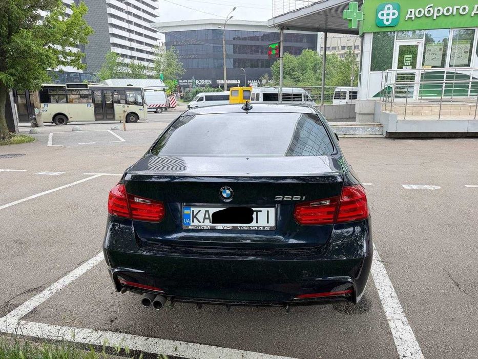 BMW 328і 2015 рік