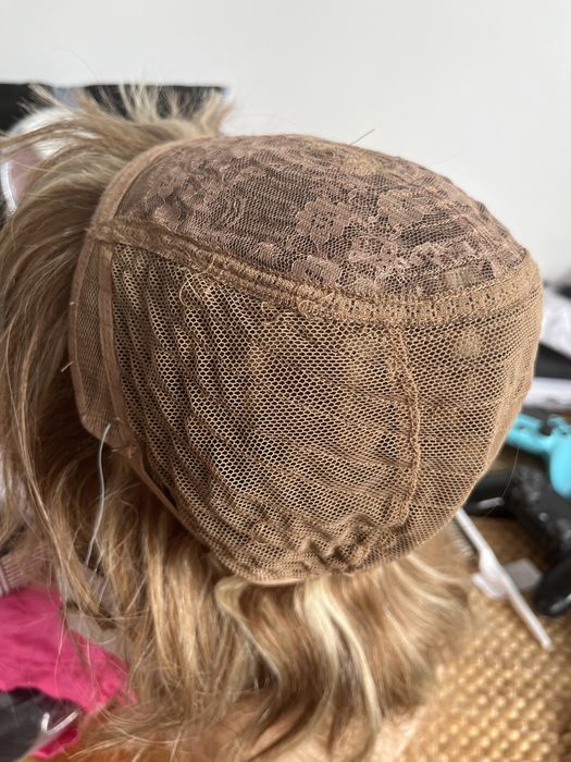 Dluga peruka naturalna blond z pasemkami