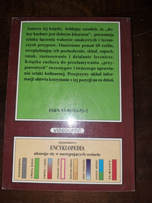 Książka z przyprawami ziołowymi