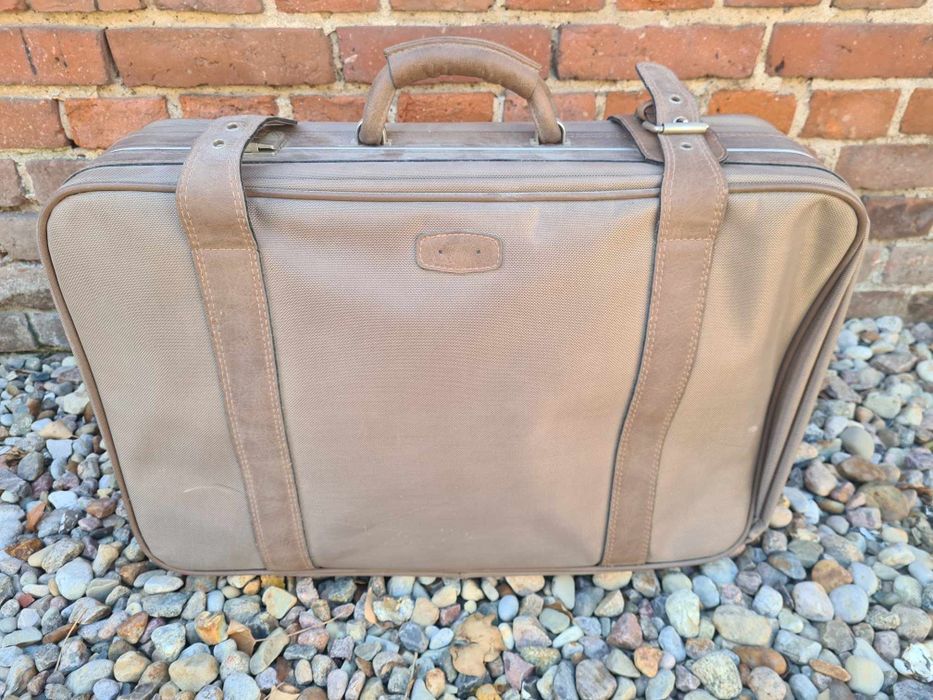 Sprzedam torbę podróżną w stylu vintage.