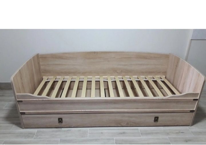Кровать с ящиком