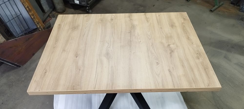 Stół, stolik do jadalni, industrialny