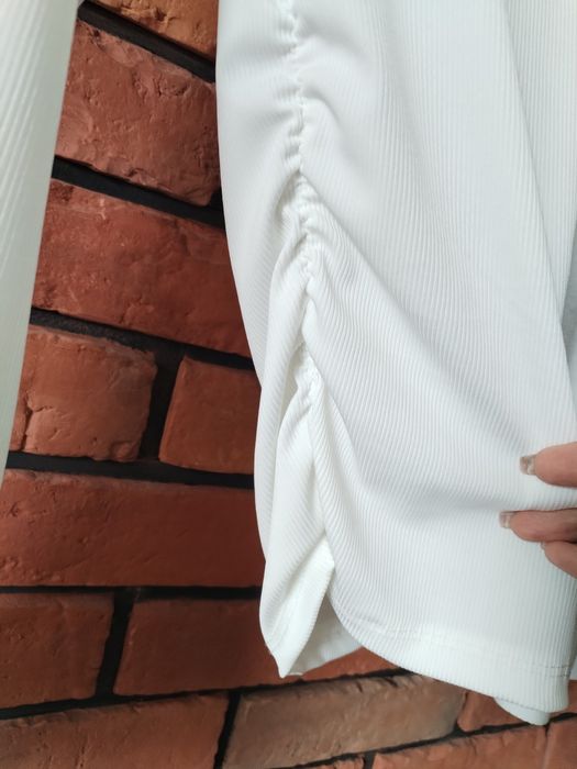 Śliczna bluzka z różą biała nowa S/M