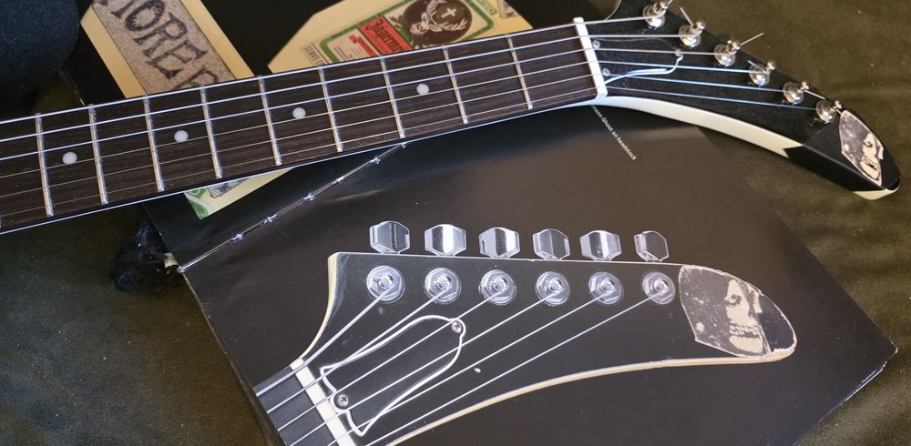 Epiphone Explorer 80s EMG (Kopia More Beer)