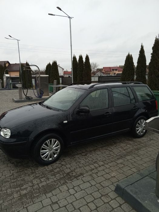 VOLKSWAGEN Golf 1.4 чорний pacific