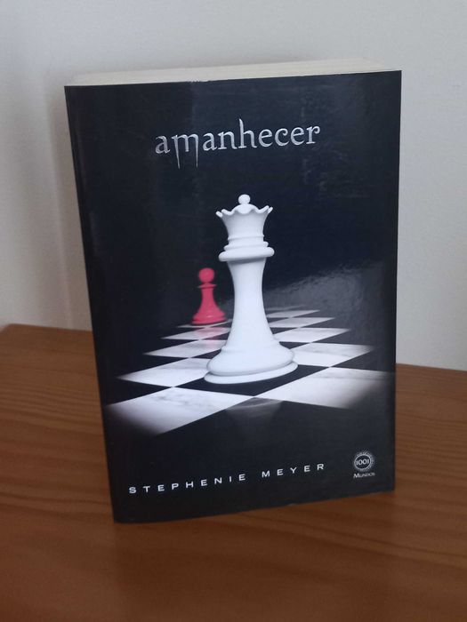 Saga Twilight, de Stephenie Meyer, não completa