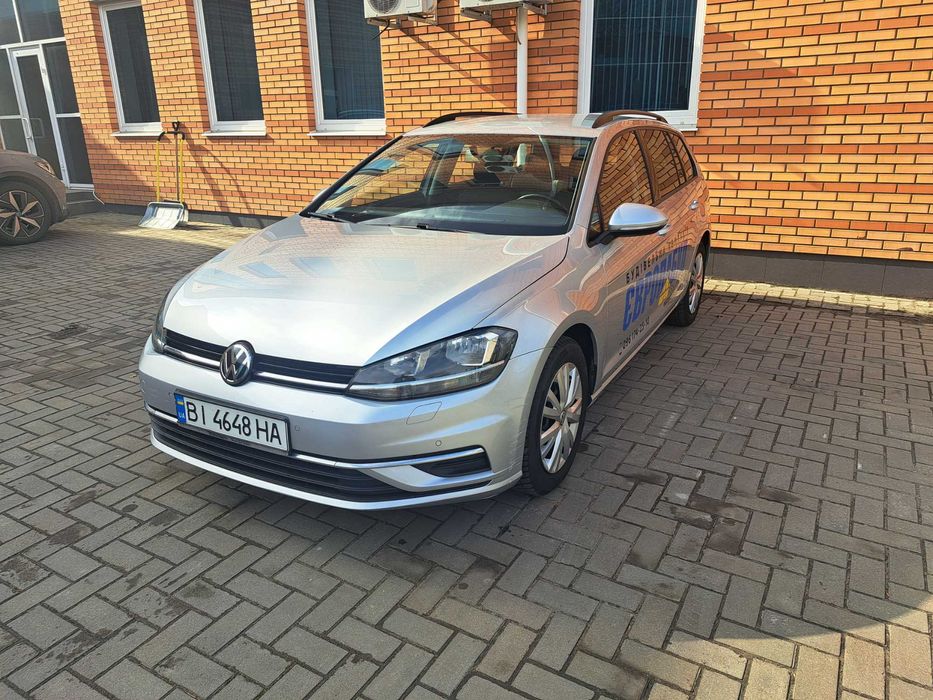 Автомобіль Volkswagen Golf
