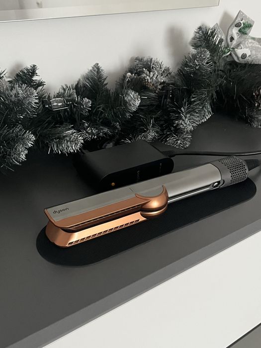 Б/У Dyson Airstrait