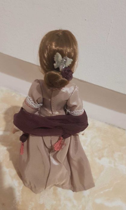 Dama de Época em porcelana Tristana